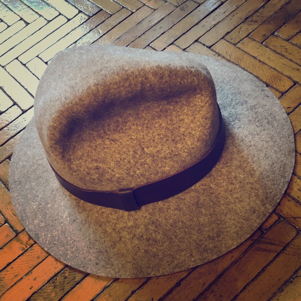 Joie Hat perfect for the fall 🎩 weather